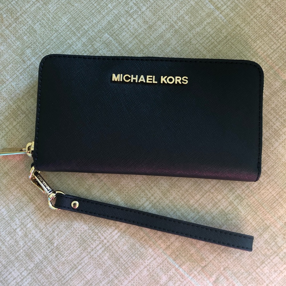 New Michael Kors Zippered Wristlet Wallet
